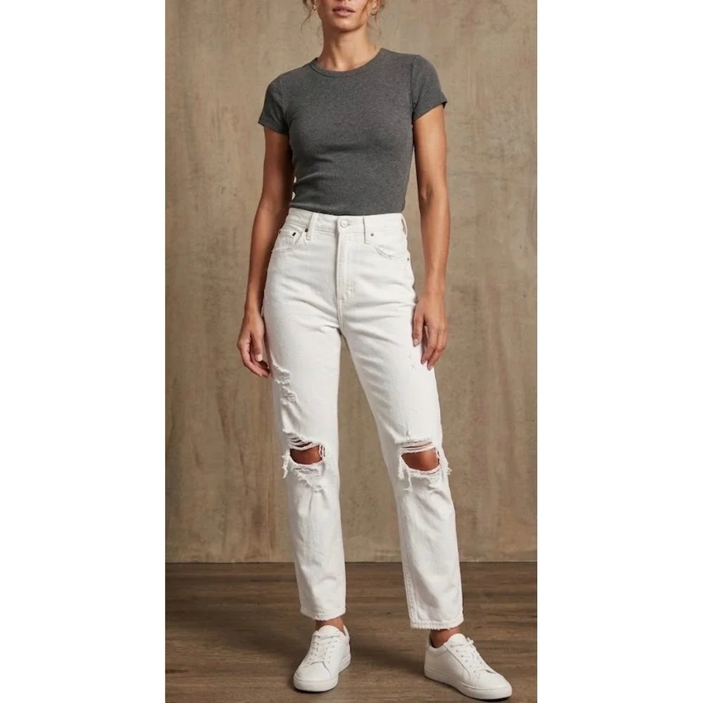 Abercrombie & Fitch Curve Love High Rise Mom Jeans White Distressed 27 4L Long‎